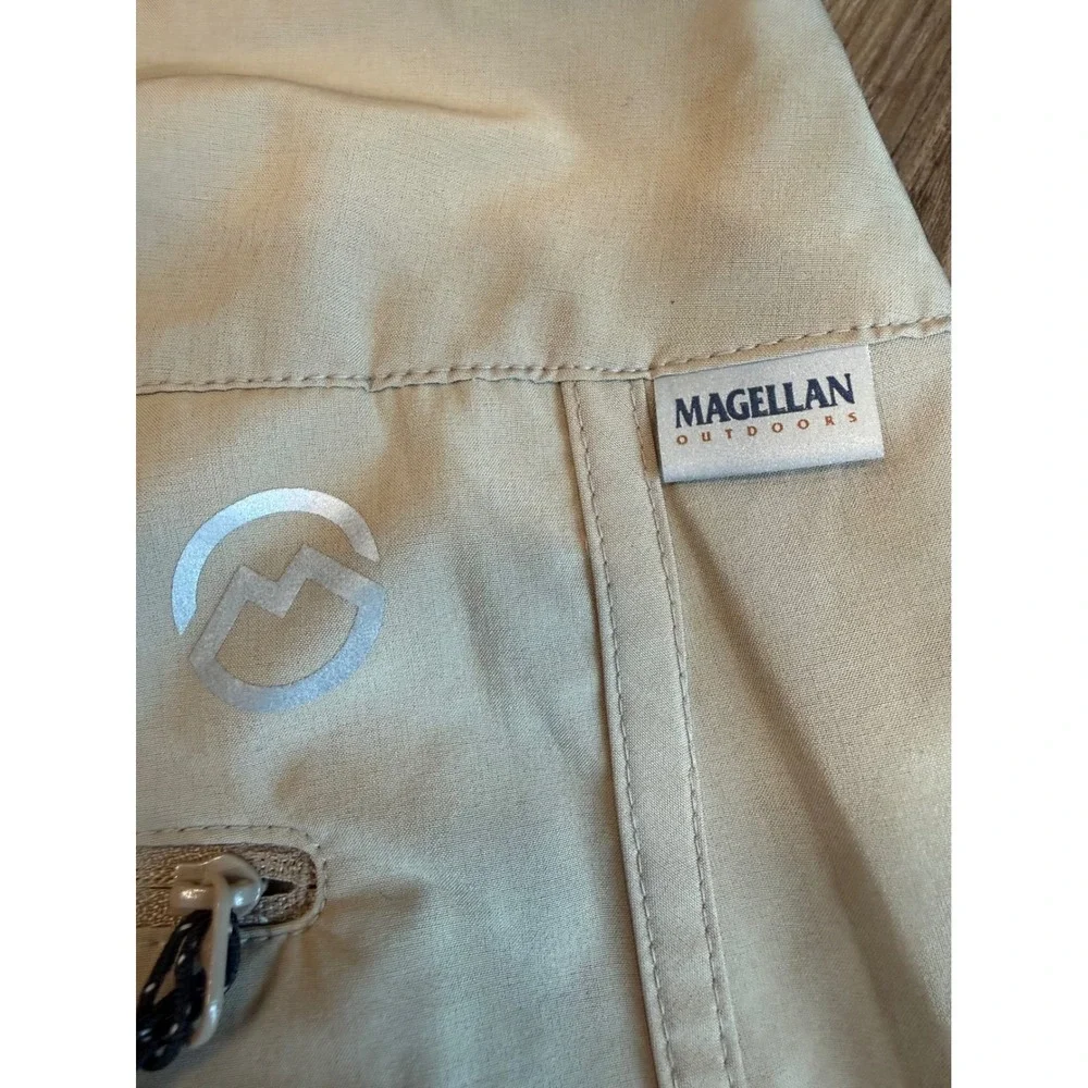 Magellan Outdoors Fish Gear Shorts Womens XXL Khaki Water Repellent Hiking Fish